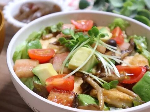 ヘルシー♡豆腐とアボカドきのこのガリバタ醤油丼♡